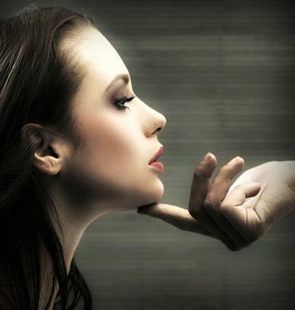 how to hypnotize a girl